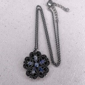 18” Vintage Blue Stone Floral Silver Tone Necklace